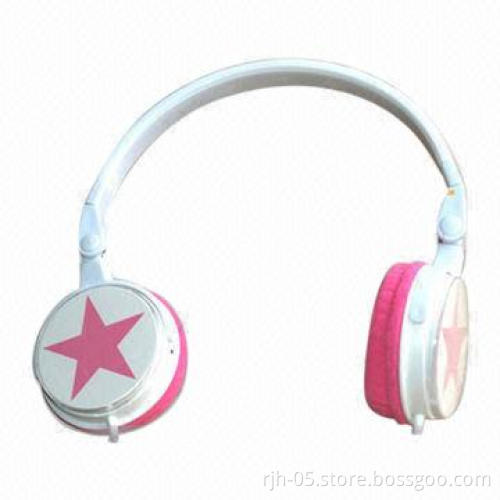 Wire retractable headphones for mobile phones